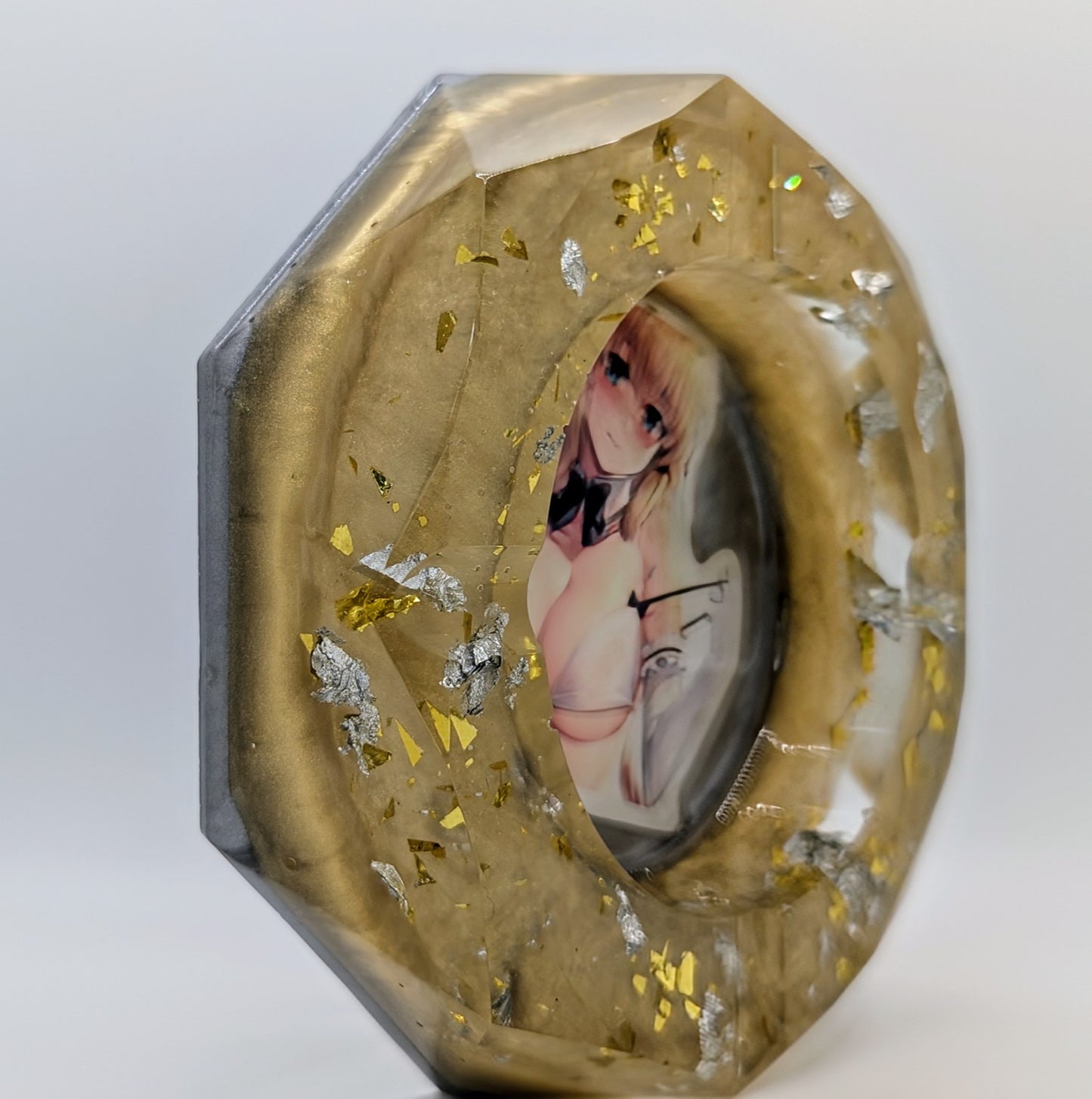 ✨ Anime Waifu Resin Ashtray – Gold & Silver Foil Glitter ✨