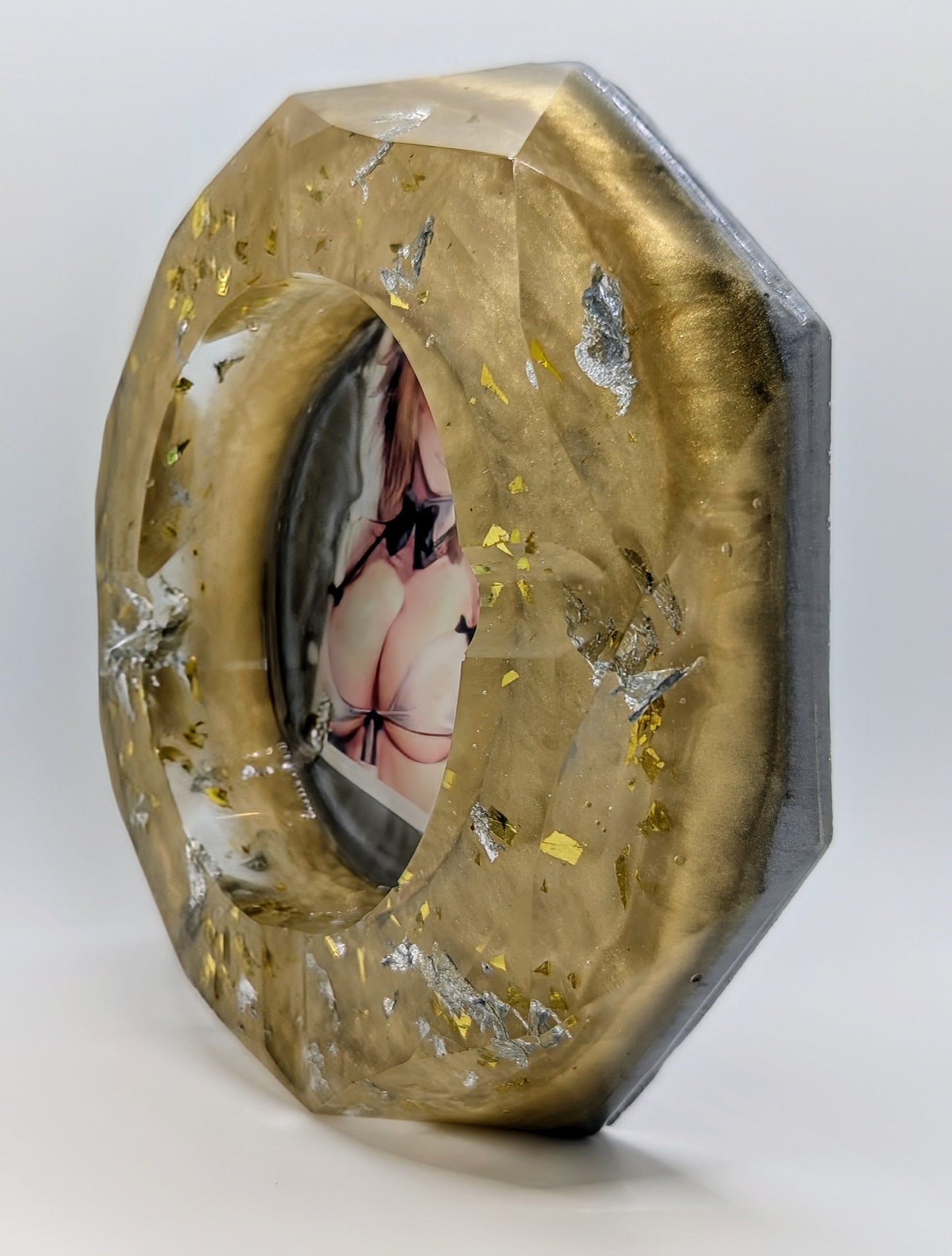 ✨ Anime Waifu Resin Ashtray – Gold & Silver Foil Glitter ✨