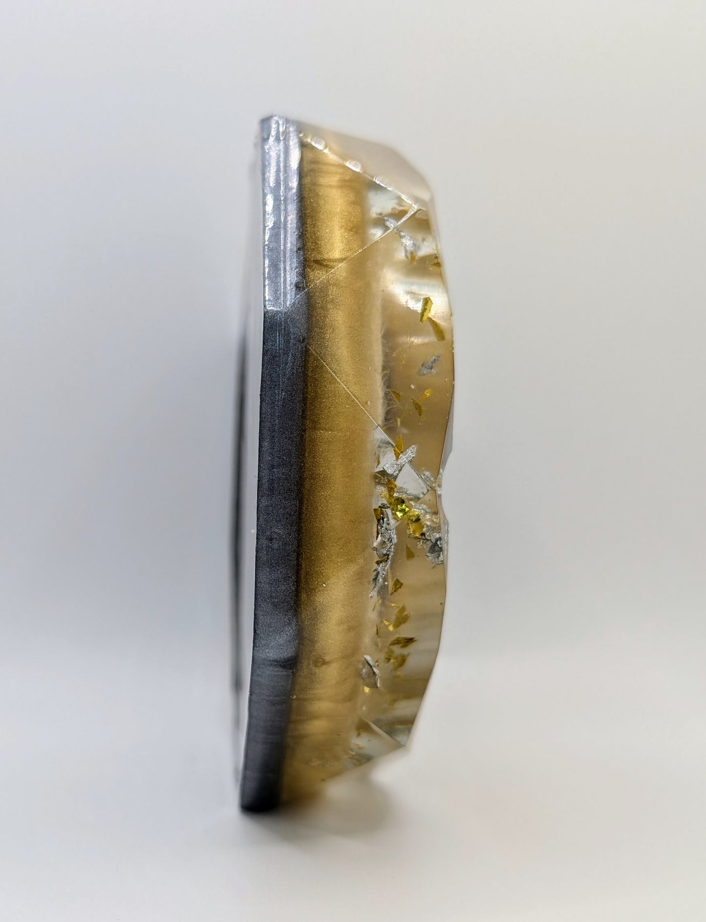 ✨ Anime Waifu Resin Ashtray – Gold & Silver Foil Glitter ✨