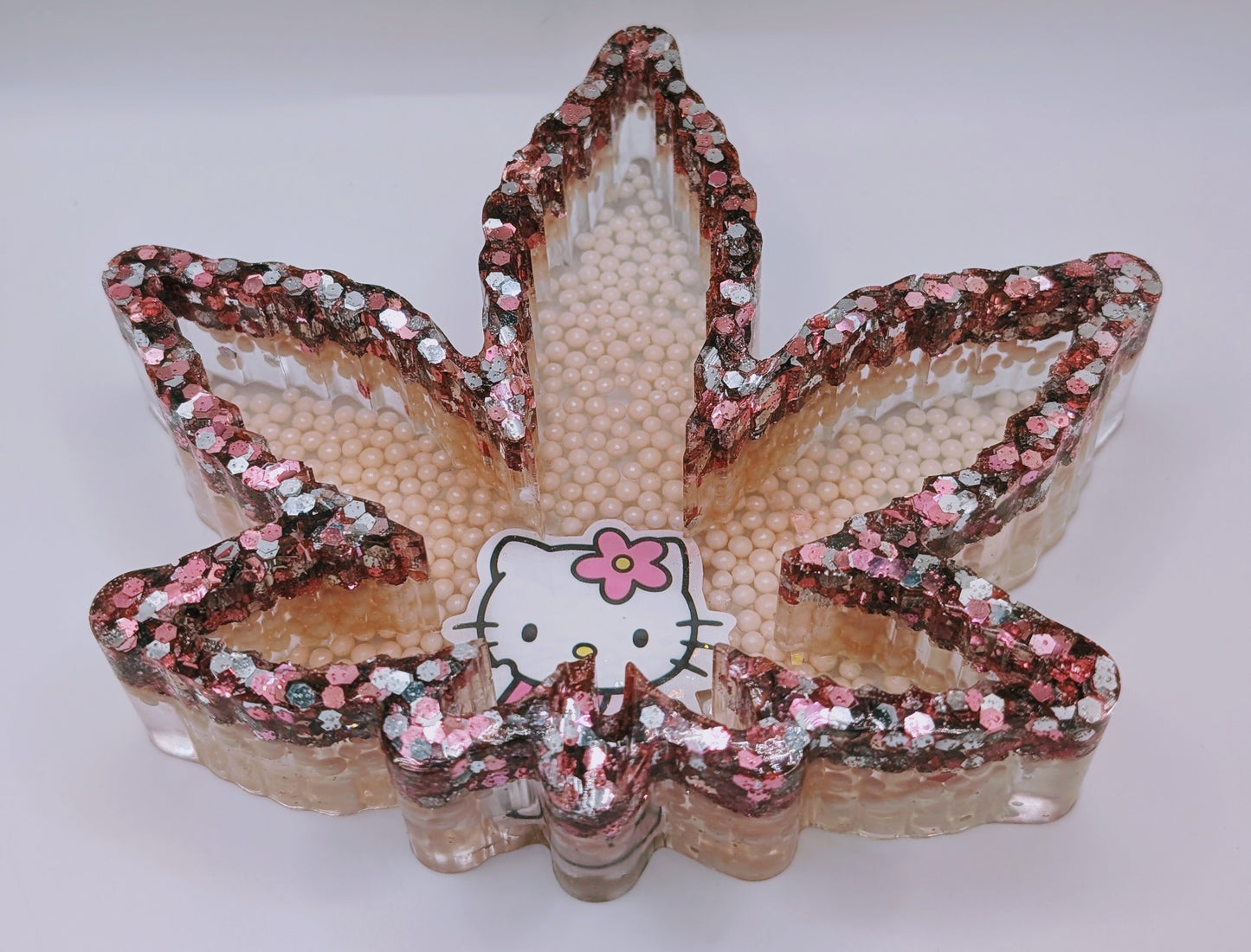 Hello Kitty Pearl Resin Leaf Ashtray