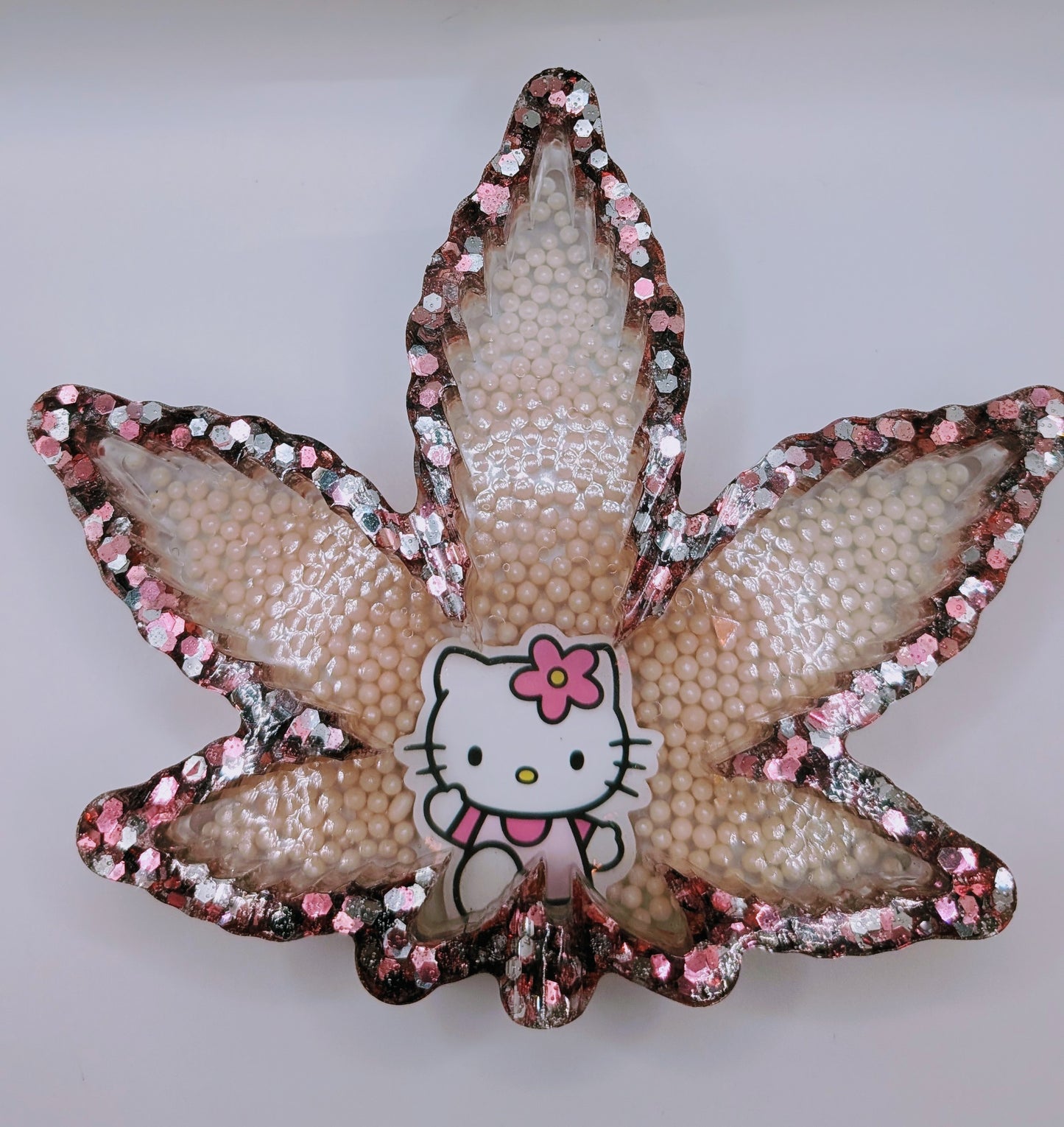 Hello Kitty Pearl Resin Leaf Ashtray