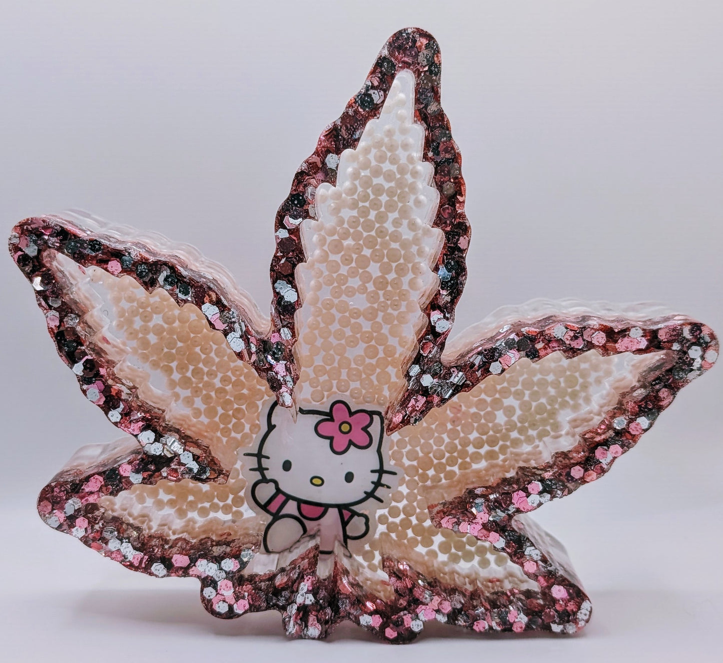 Hello Kitty Pearl Resin Leaf Ashtray